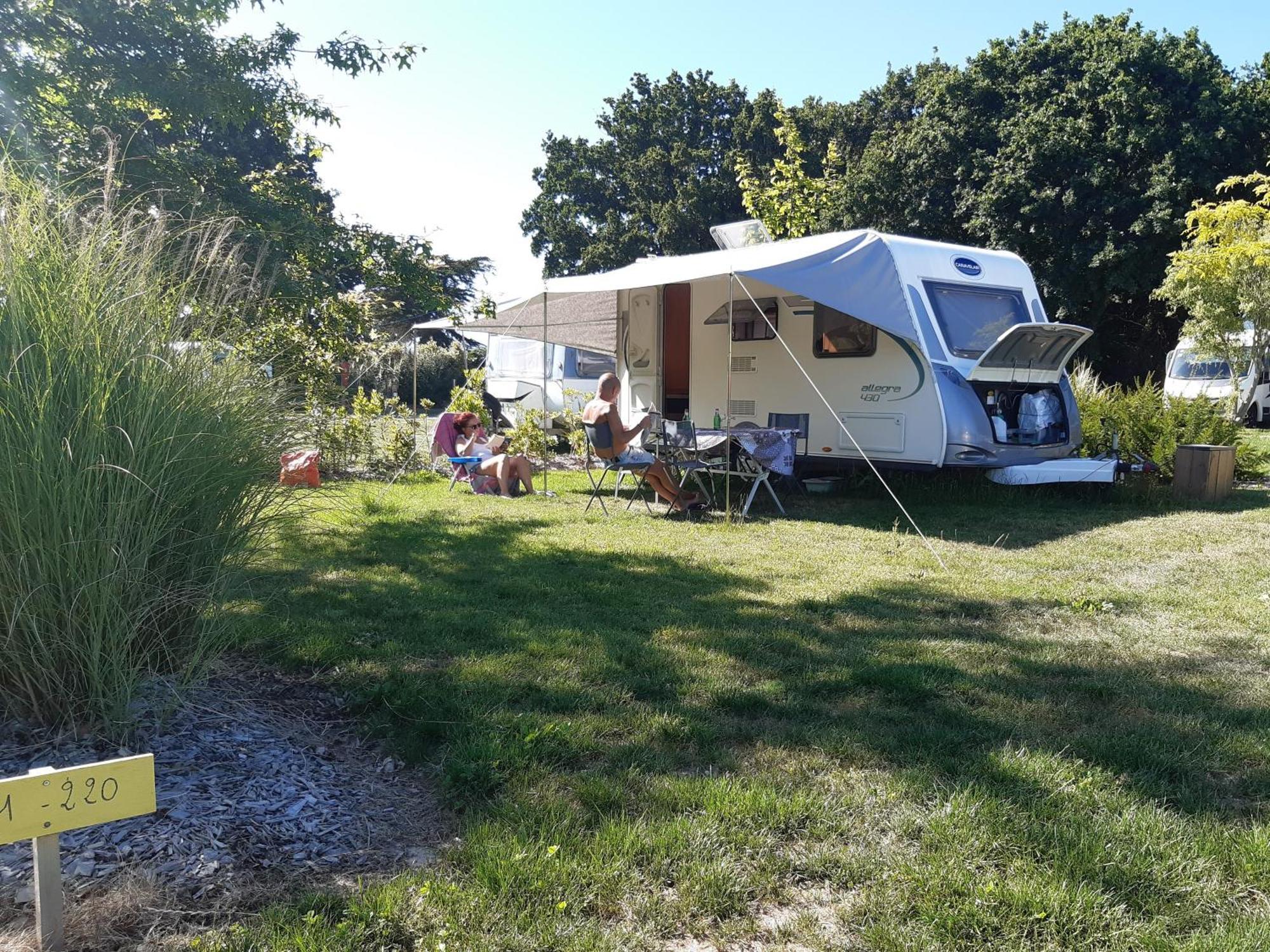 Camping Les Brillas Les Moutiers Eksteriør bilde